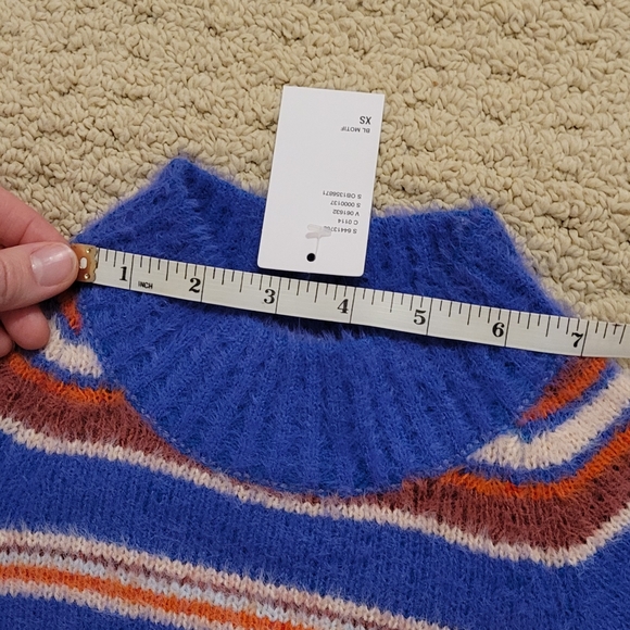 Urban Outfitters - Cleo Mock Neck Sweater - Picture 16 of 16